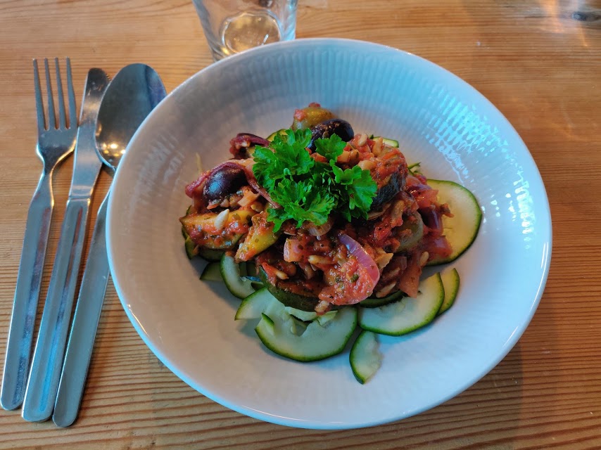 Vegetarisk "pastasås" med zucchinipasta